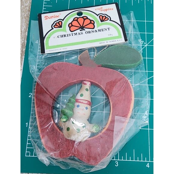 Vintage NOS Darice Wooden Christmas Tree Ornament Apple Clown Taiwan Holiday - Picture 4 of 4